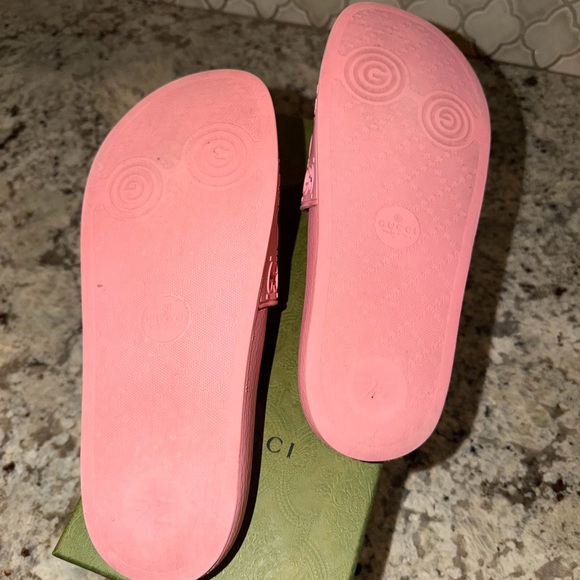 Gucci Bubblegum Pink Rubber Slides - Authentic - Picture 5 of 8